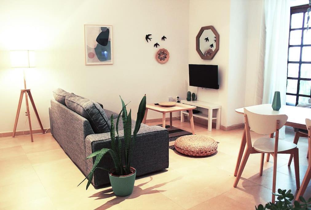 Fancy Apartment In A Historic House, Chiclana City Center By C. Dreams Chiclana de la Frontera Exterior photo